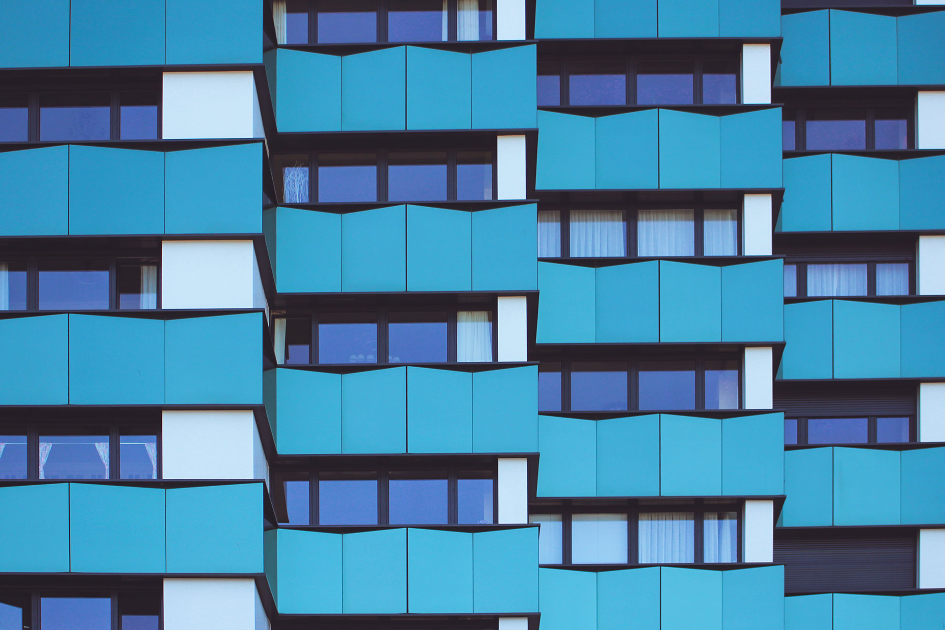 ACM Panels, Prismatic Finish Focus Community’s Attention